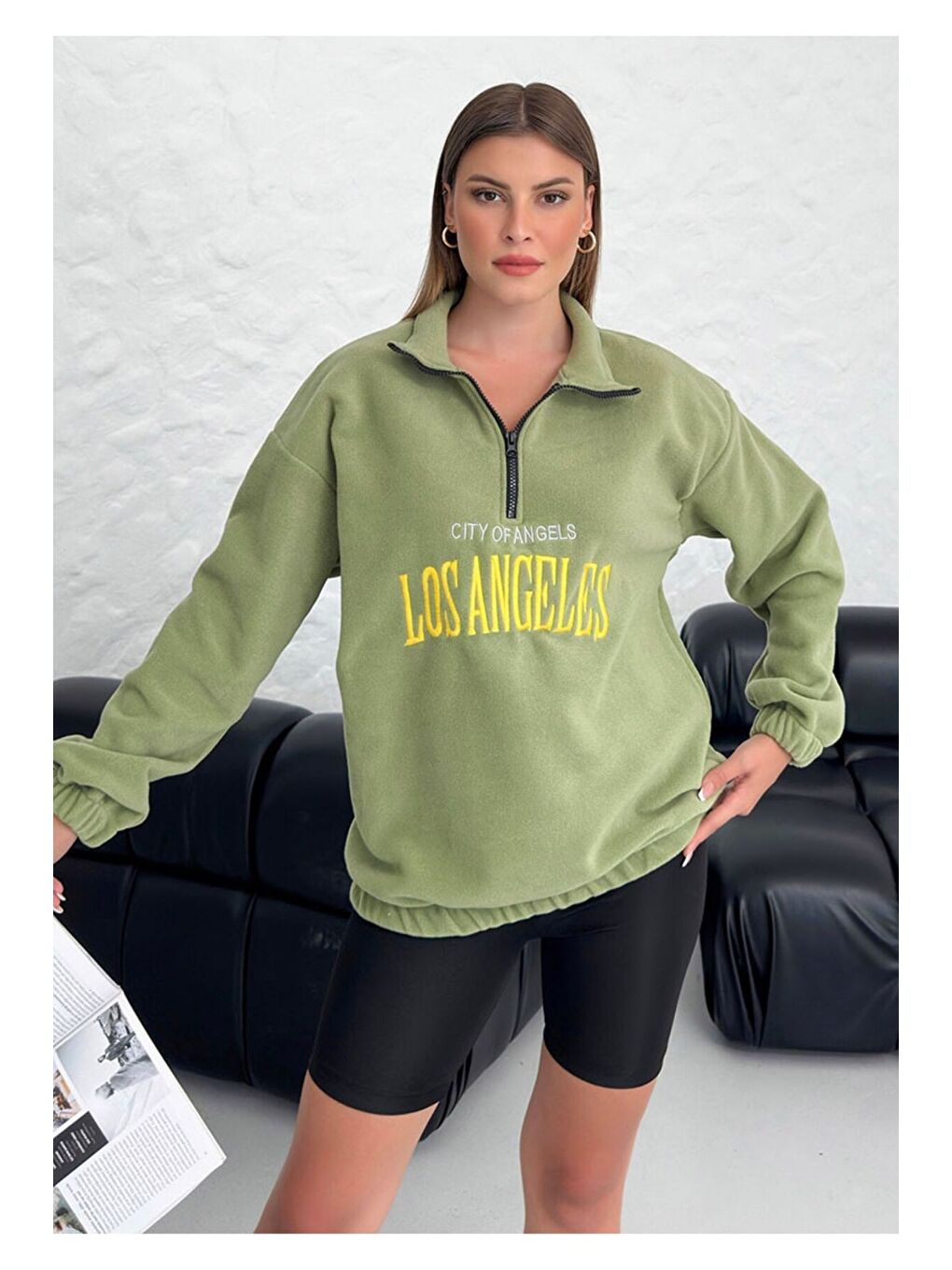 Kadın Haki Los Angeles Baskılı Oversize Yarım Fermuarlı Polo Yaka Polar Sweatshirt-1