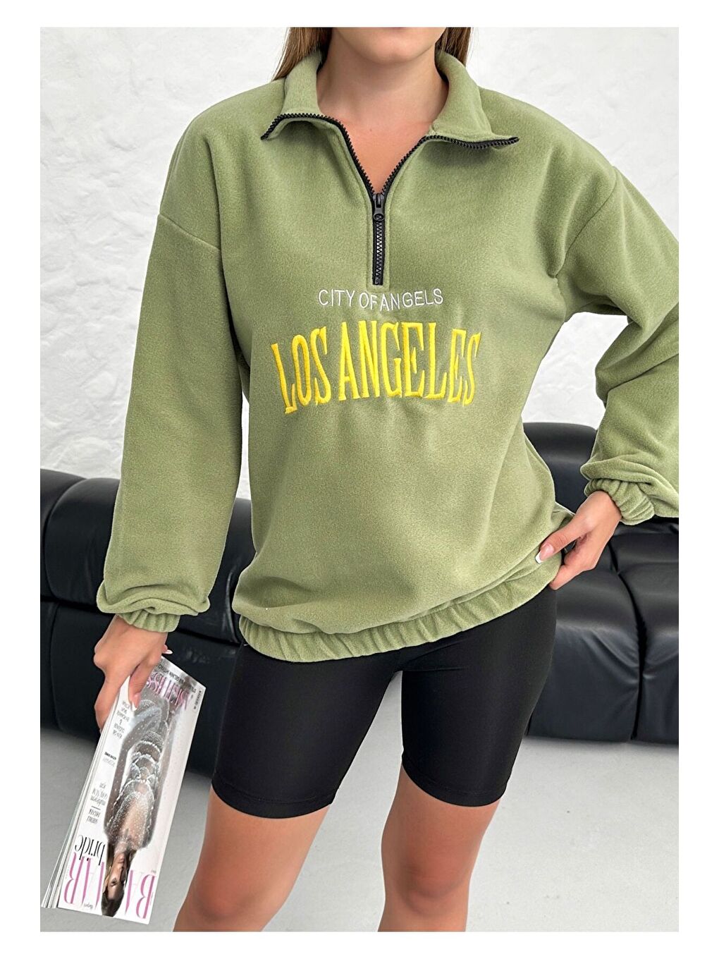 Kadın Haki Los Angeles Baskılı Oversize Yarım Fermuarlı Polo Yaka Polar Sweatshirt-4