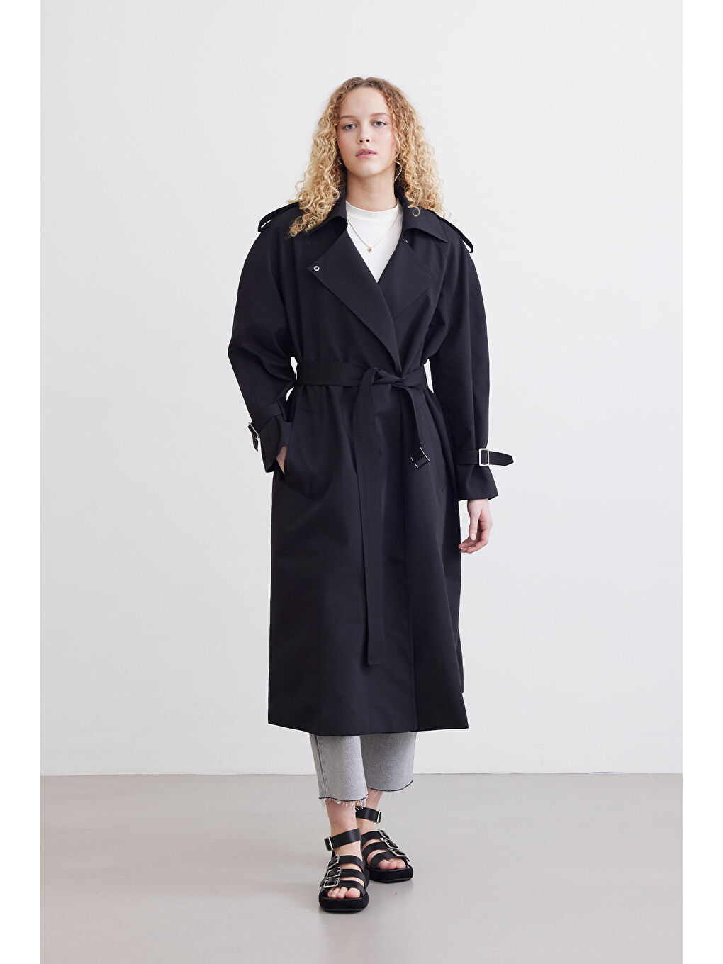 Kemerli Dökümlü Trençkot Siyah