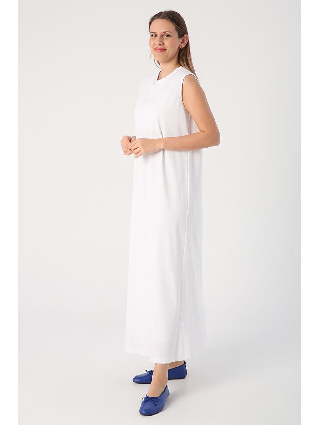 Beyaz Pamuklu Bisiklet Yaka Kolsuz İçlik Elbise-1