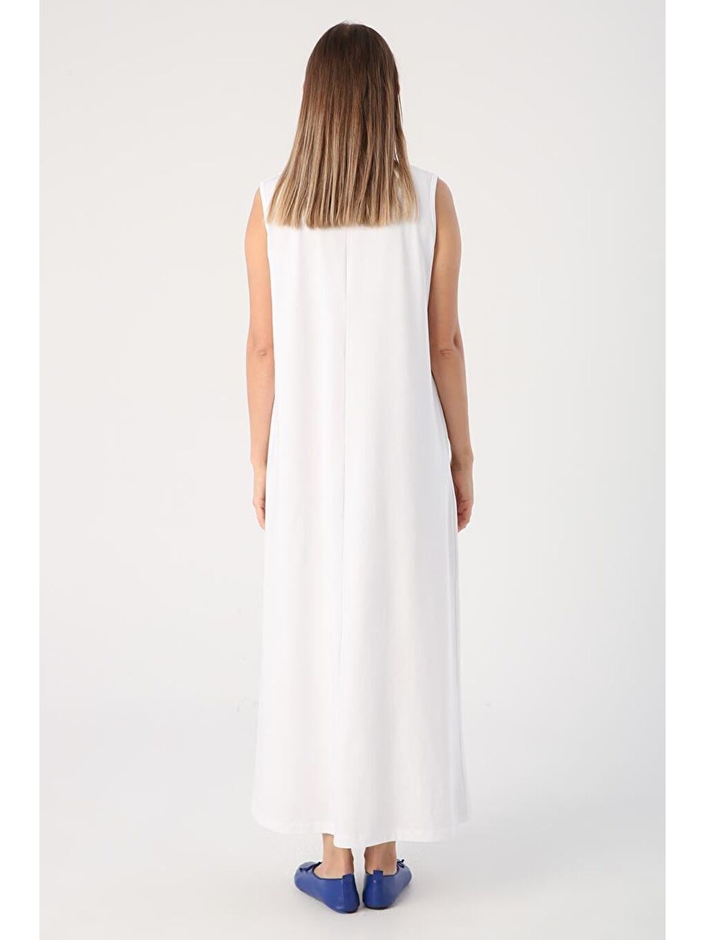 Beyaz Pamuklu Bisiklet Yaka Kolsuz İçlik Elbise-3