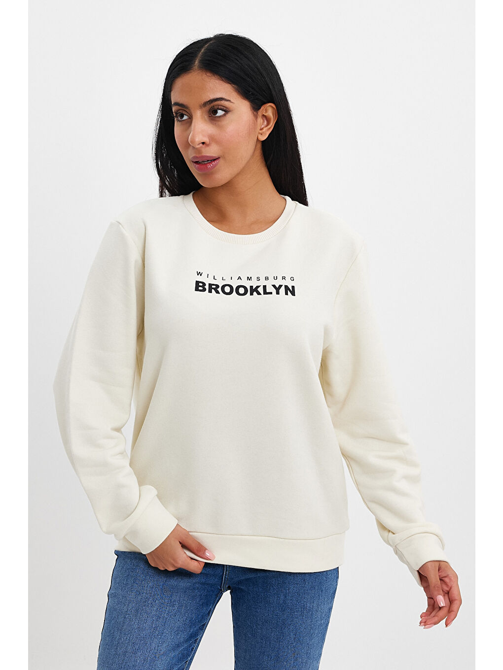 Ekru Kadın Bisiklet Yaka Rahat Kalıp 3 iplik Kalın Brooklyn Baskılı Sweatshirt SPR24swk29