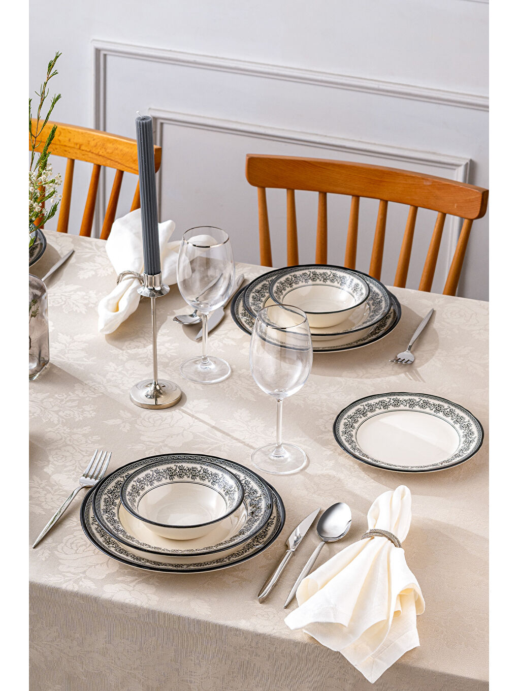 Beyaz Arya 24 Parça 6 Kişilik Yemek Takımı Siyah