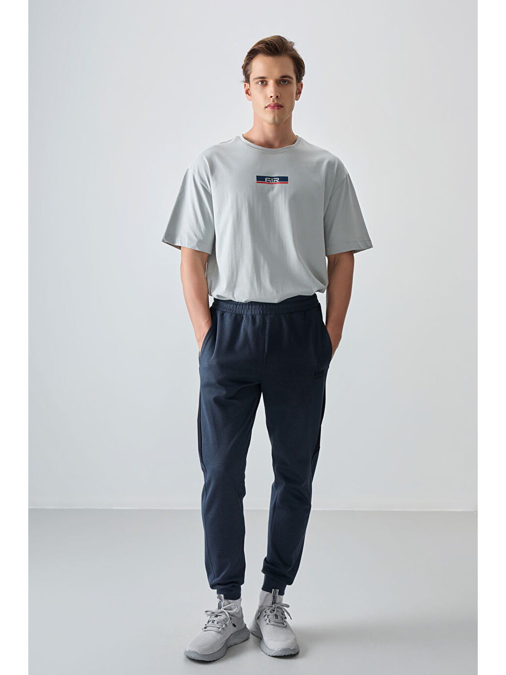 İndigo Yüzeyi Dokulu Standart Fit Nakışlı  Eşofman Alt - 82126-3