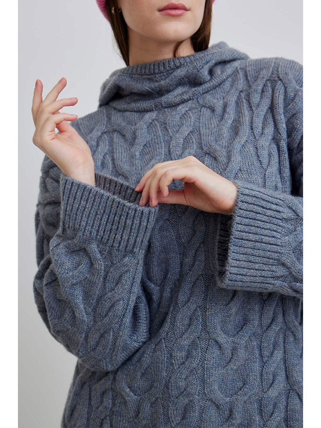 Kapüşonlu Saç Örgülü Kazak Mavi-4