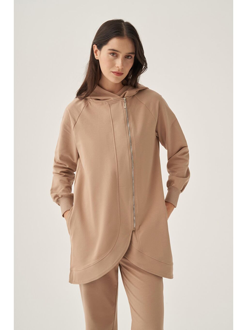 Bej-Yandan Fermuarlı Cepli Eşofman Takımı