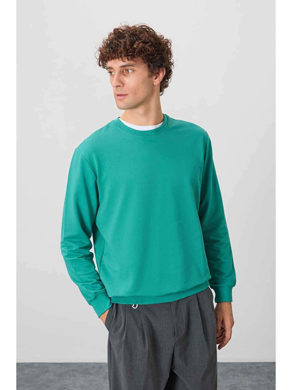 Açık Yeşil Pamuk Dokulu Standart Fit Basic Erkek Sweatshirt