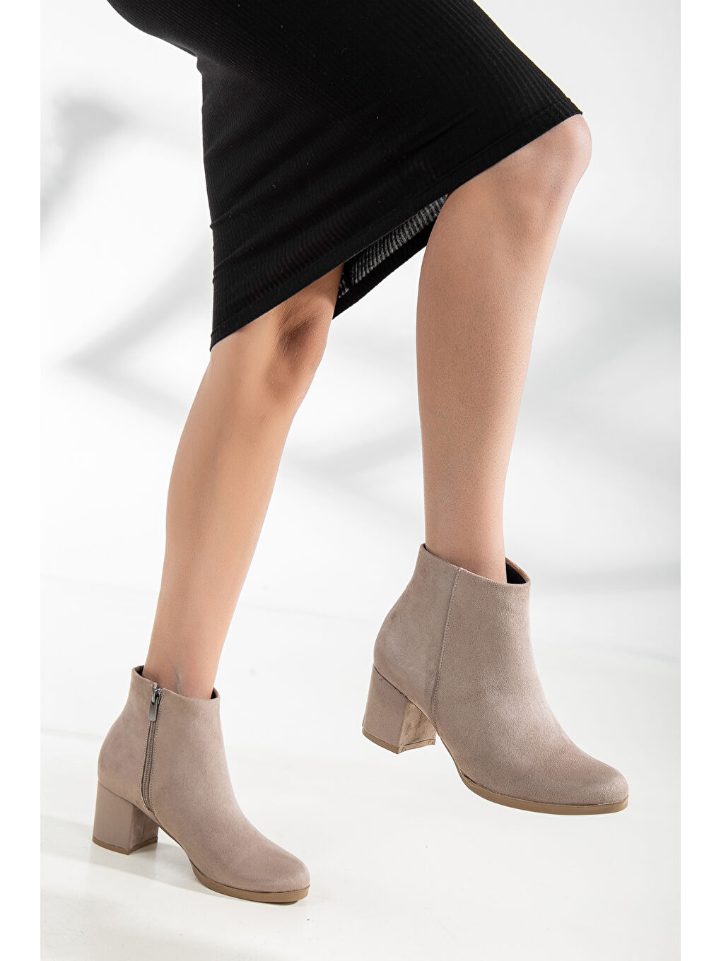 Bej D0520 Kadın Soğuk Geçirmez Fermuarlı Bot-5