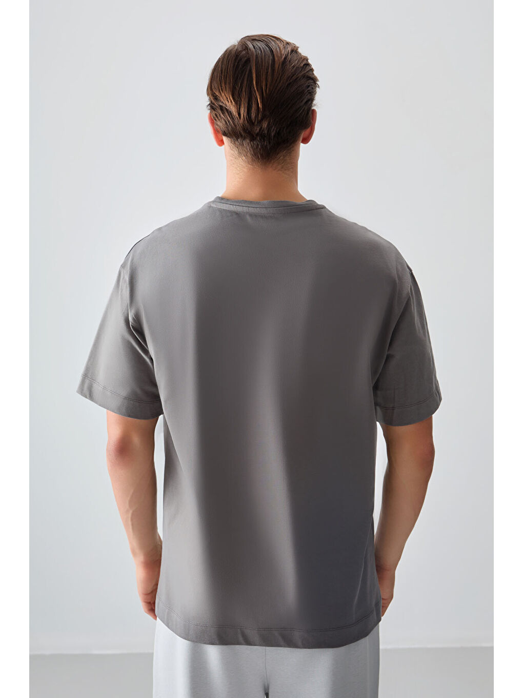 Koyu Gri %100 Pamuk Kalın Yumuşak Dokulu Oversize Fit Basic Erkek Tişört - 88353-4