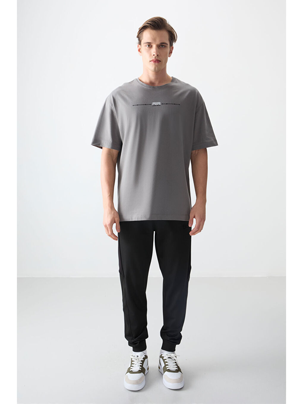 Koyu Gri %100 Pamuk Kalın Yumuşak Dokulu Oversize Fit Baskılı Erkek Tişört - 88357-1