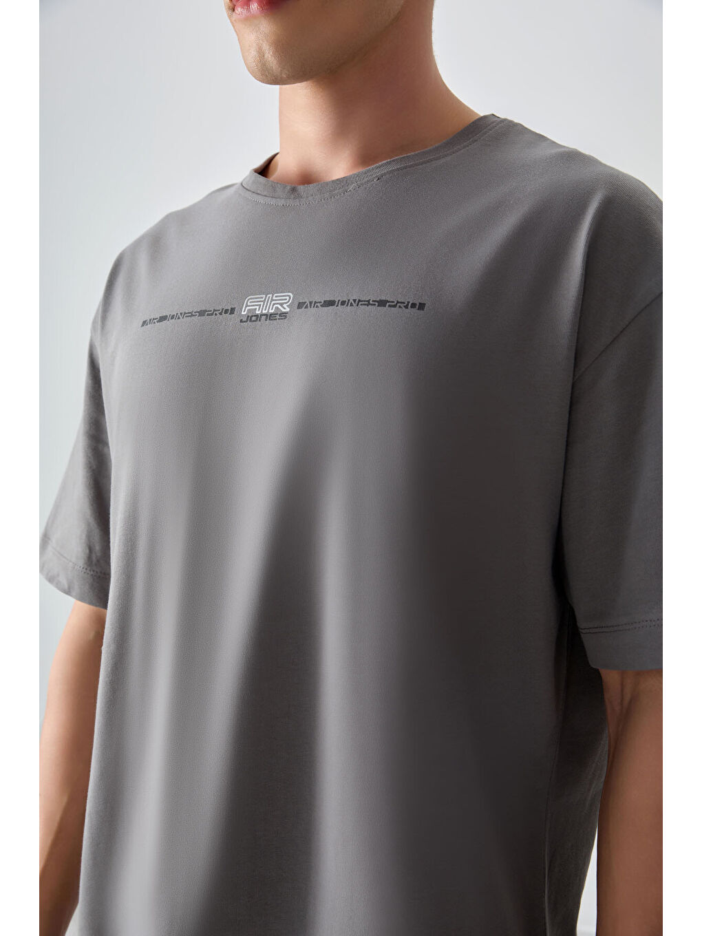 Koyu Gri %100 Pamuk Kalın Yumuşak Dokulu Oversize Fit Baskılı Erkek Tişört - 88357-2