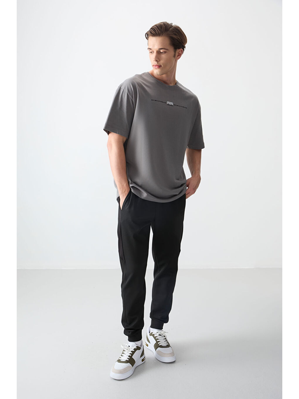 Koyu Gri %100 Pamuk Kalın Yumuşak Dokulu Oversize Fit Baskılı Erkek Tişört - 88357-3