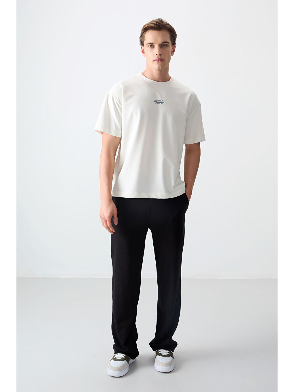 Ekru Pamuklu Kalın Yumuşak Dokulu Oversize Fit Baskılı Erkek Tişört - 88374-1