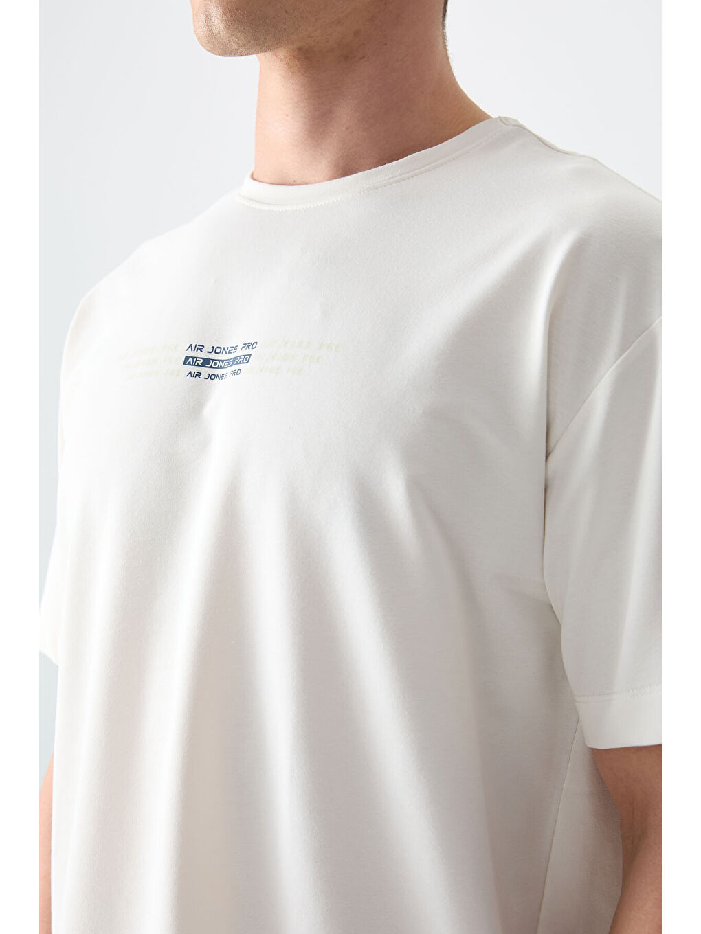 Ekru Pamuklu Kalın Yumuşak Dokulu Oversize Fit Baskılı Erkek Tişört - 88374-2