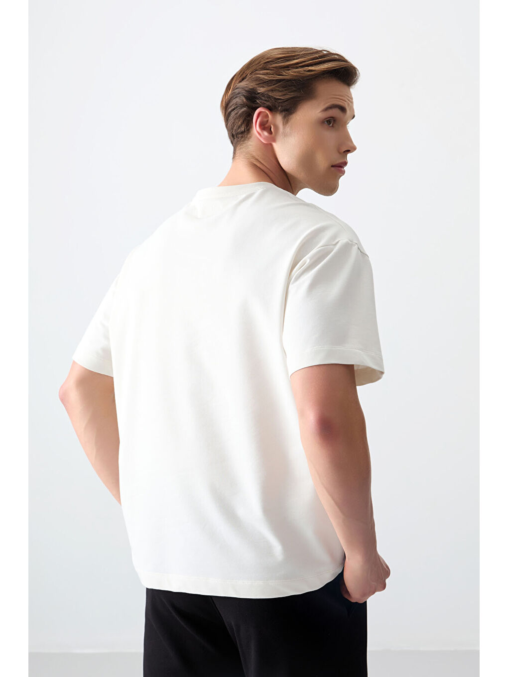 Ekru Pamuklu Kalın Yumuşak Dokulu Oversize Fit Baskılı Erkek Tişört - 88374-4