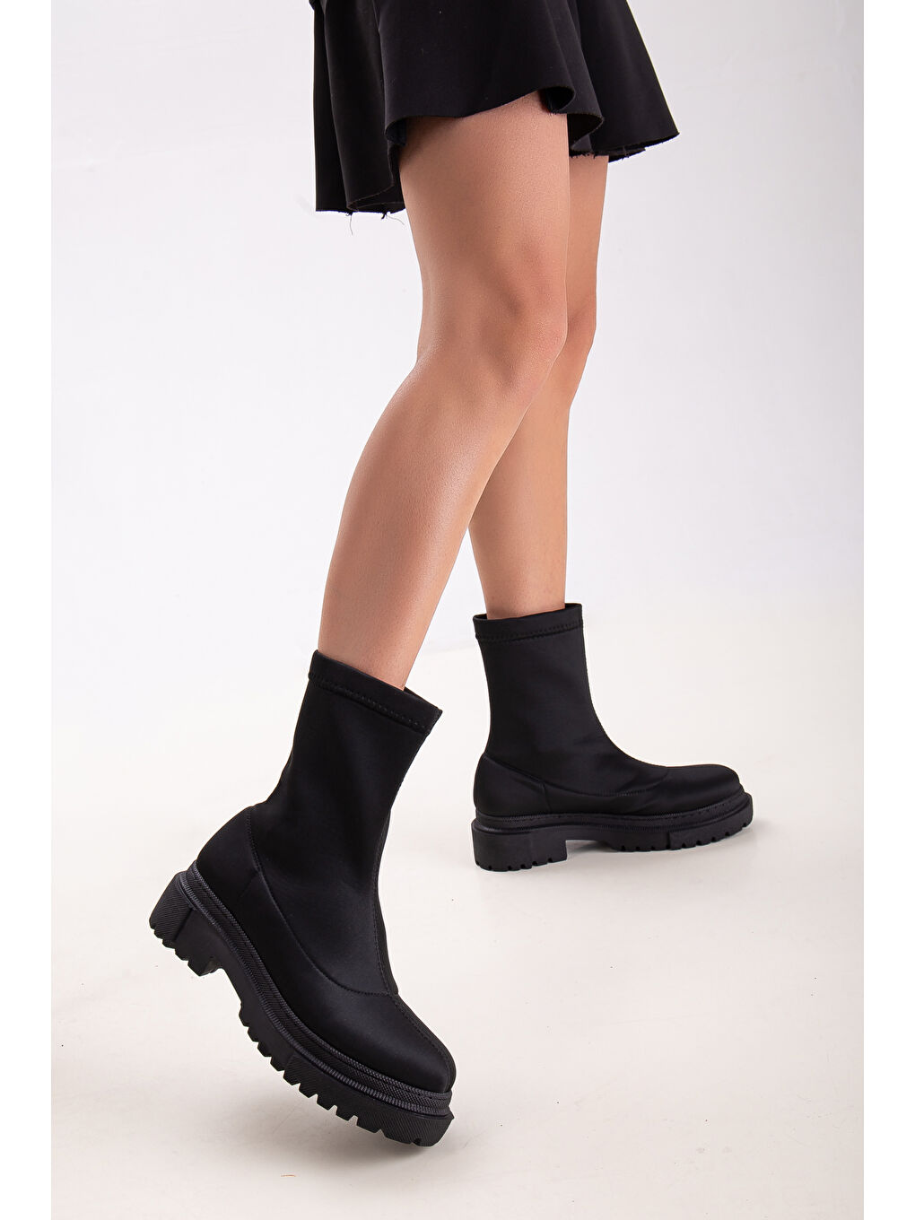 Siyah İstinye Kadın Kışlık Ortopedik Dalgıç Bot-1