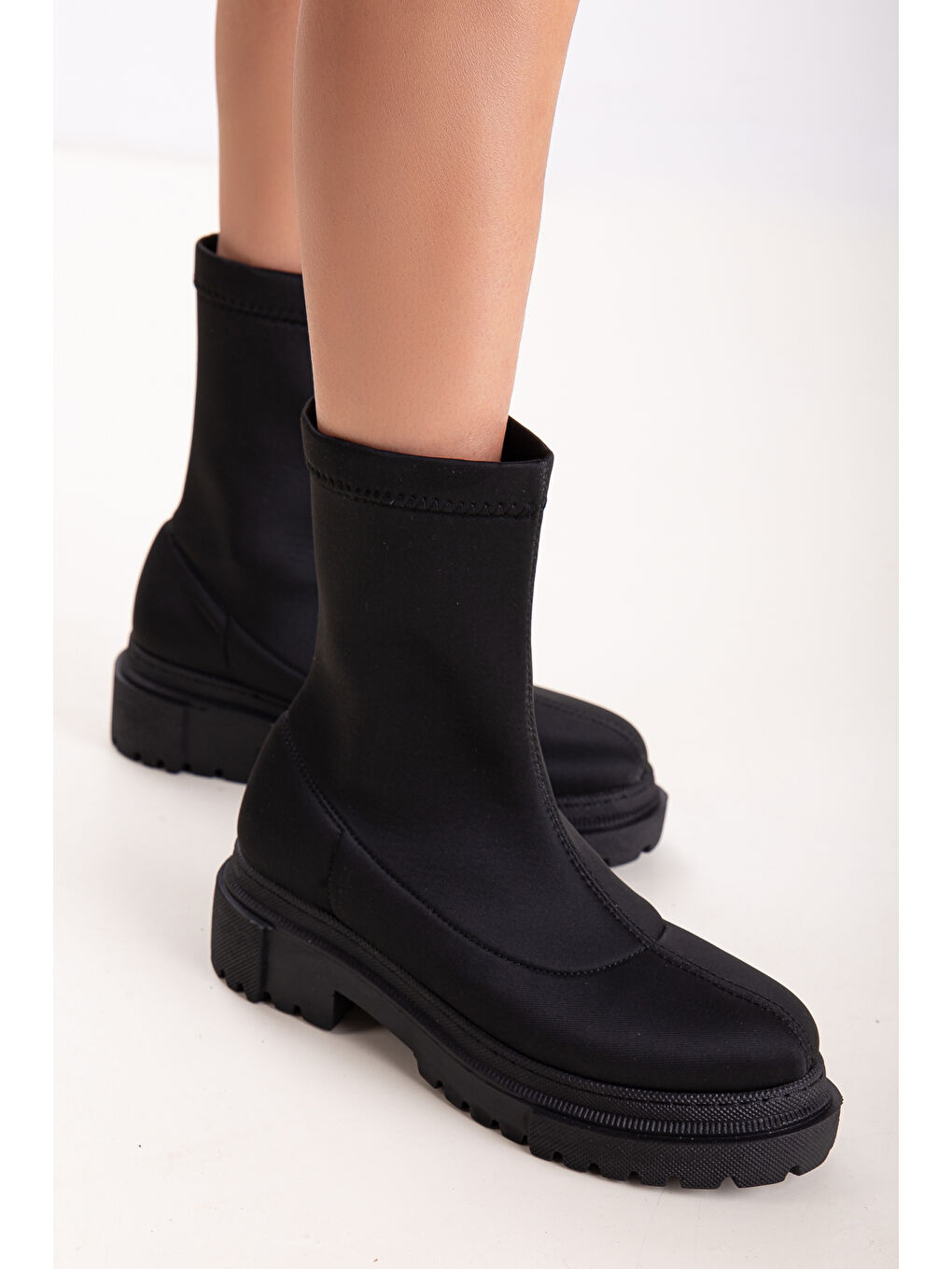 Siyah İstinye Kadın Kışlık Ortopedik Dalgıç Bot-5