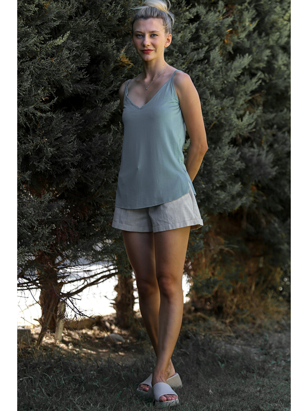 Haki V Yaka Askılı Yarım Astarlı Yırtmaçlı Örme Basic Casual Bluz-5