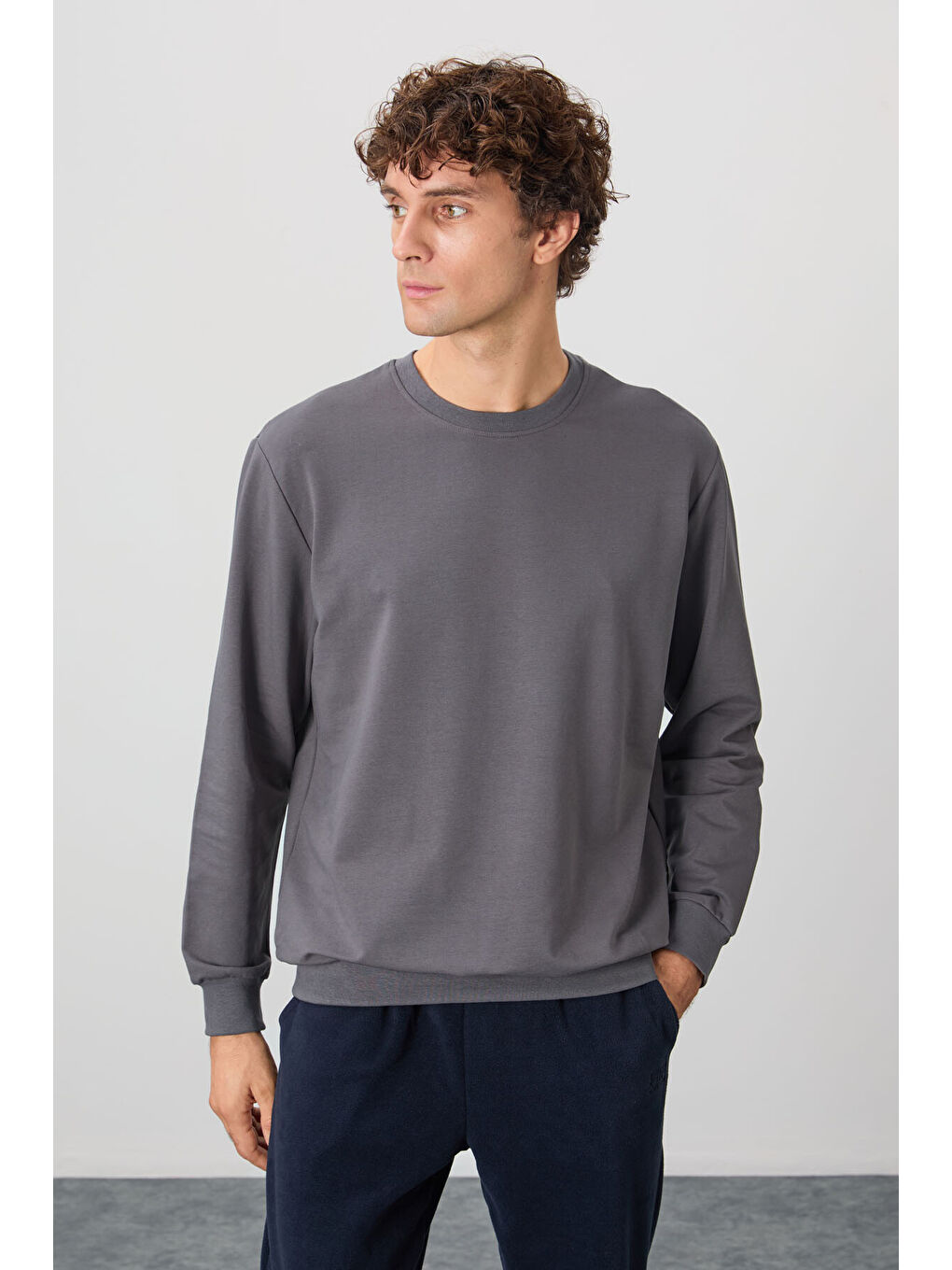 Koyu Gri Pamuk Dokulu Standart Fit Basic Erkek Sweatshirt - 88363