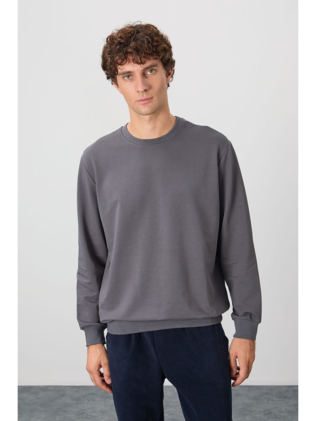 Koyu Gri Pamuk Dokulu Standart Fit Basic Erkek Sweatshirt - 88363-2