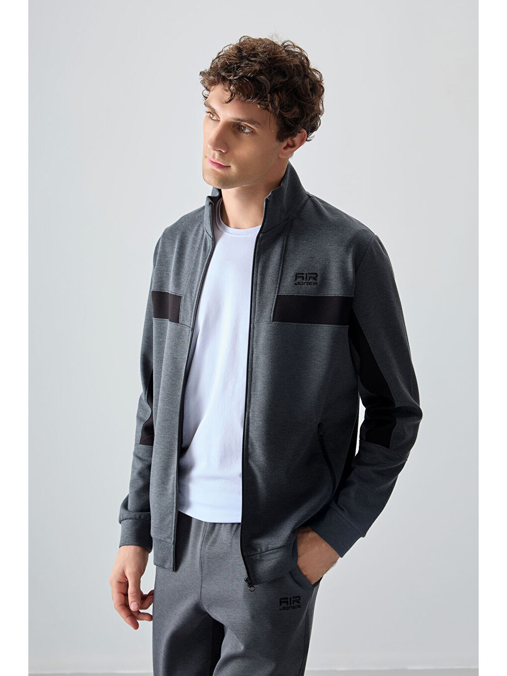 Gri Yüzeyi Dokulu Standart Fit Nakışlı Erkek Eşofman Takım - 85248-1