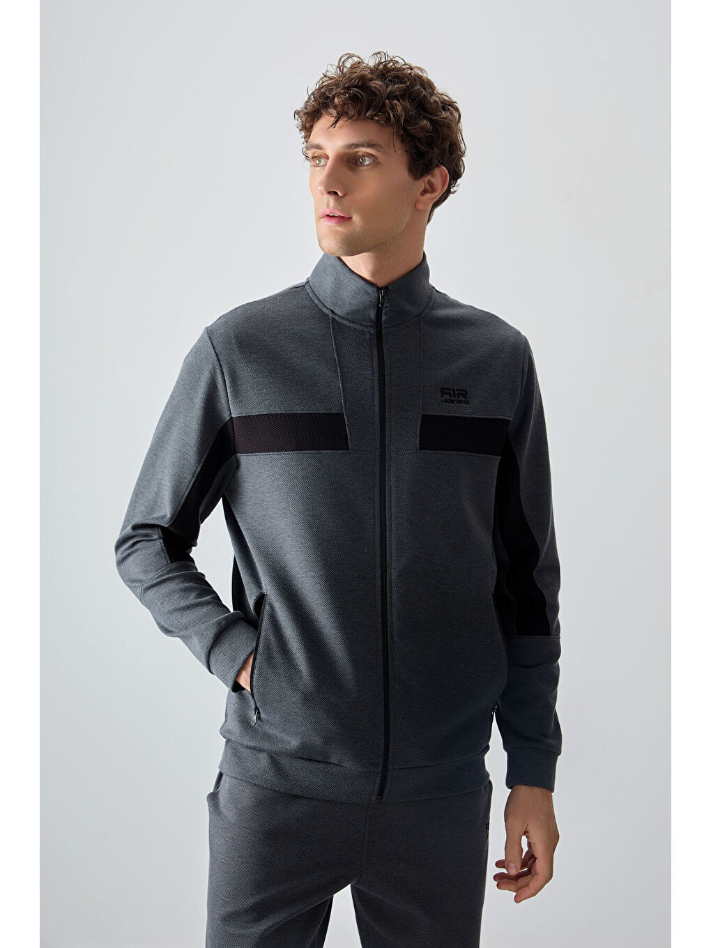 Gri Yüzeyi Dokulu Standart Fit Nakışlı Erkek Eşofman Takım - 85248-2