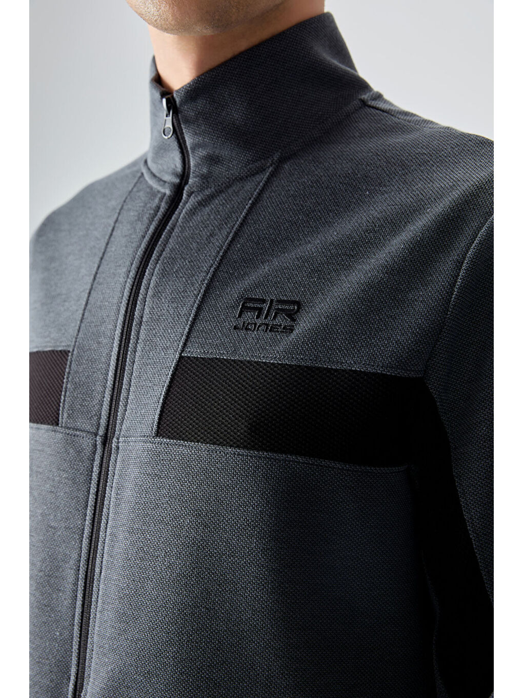 Gri Yüzeyi Dokulu Standart Fit Nakışlı Erkek Eşofman Takım - 85248-3