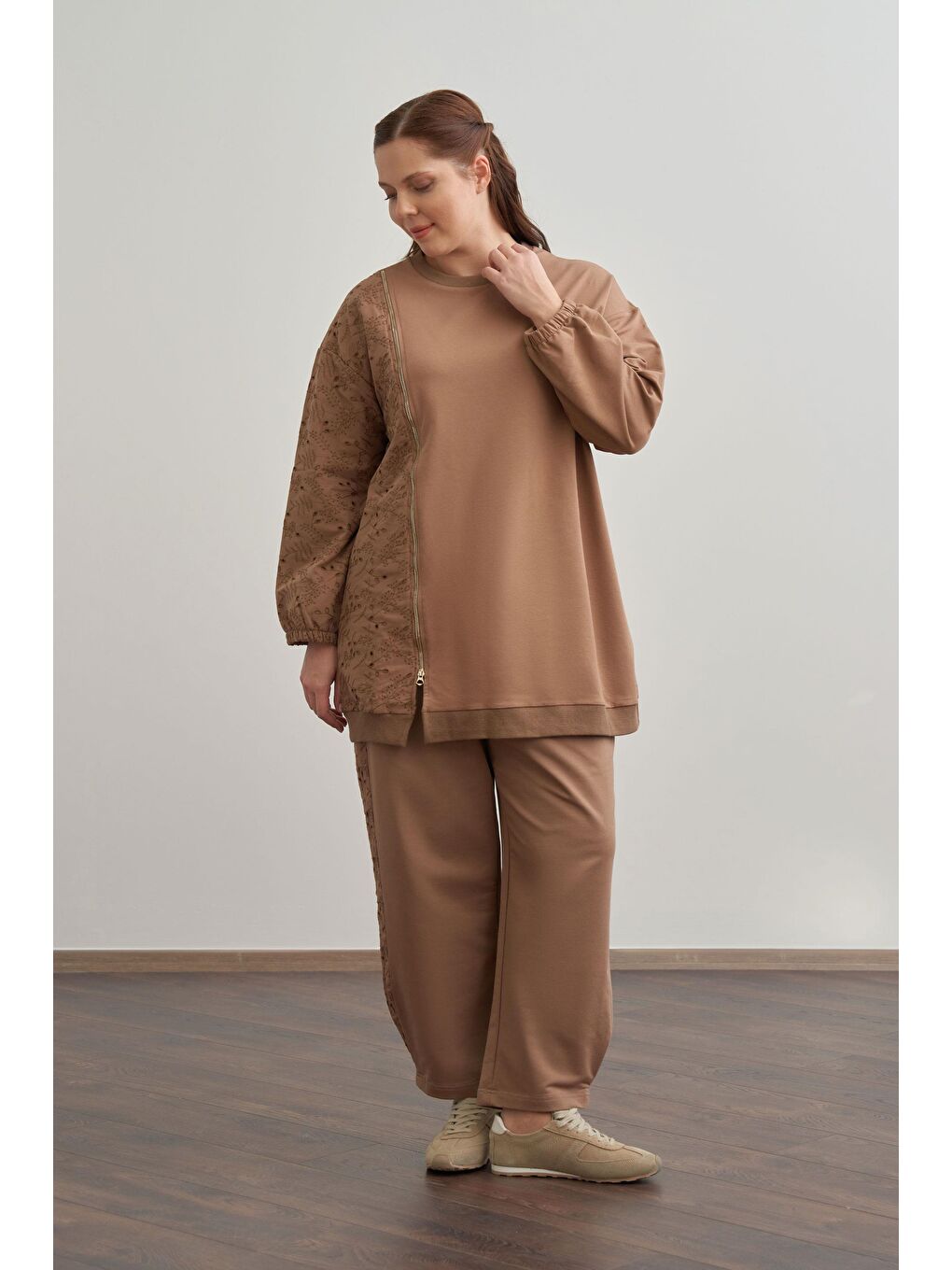 Bej Vizon-Büyük Beden Fisto Garnili Pantolonlu Takım