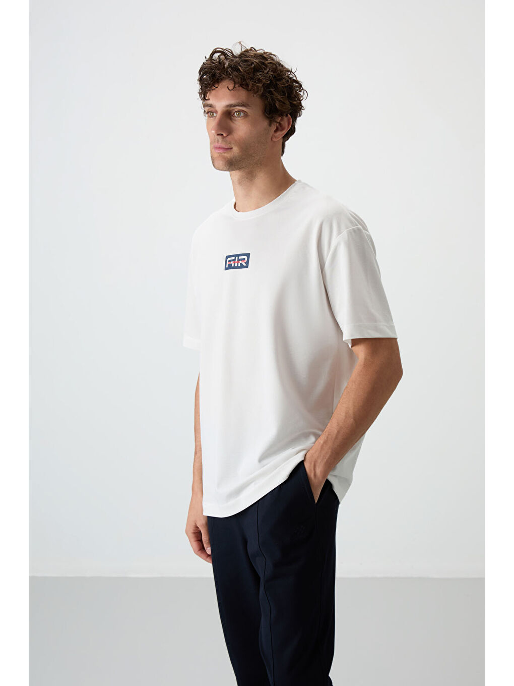 Ekru Pamuklu Kalın Yüzeyi Dokulu  Fit  Baskılı Erkek Tişört - 88367-3