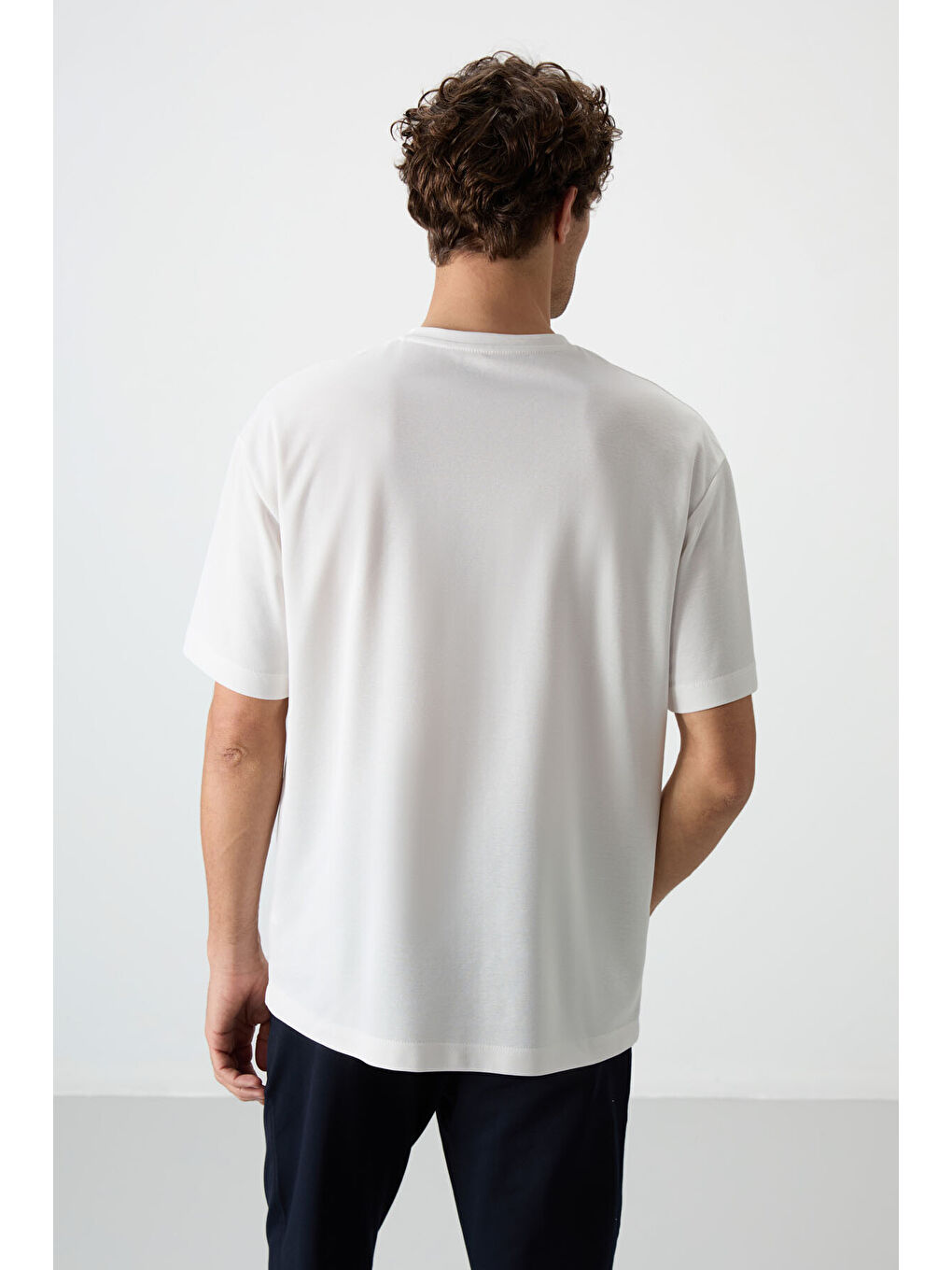 Ekru Pamuklu Kalın Yüzeyi Dokulu  Fit  Baskılı Erkek Tişört - 88367-4