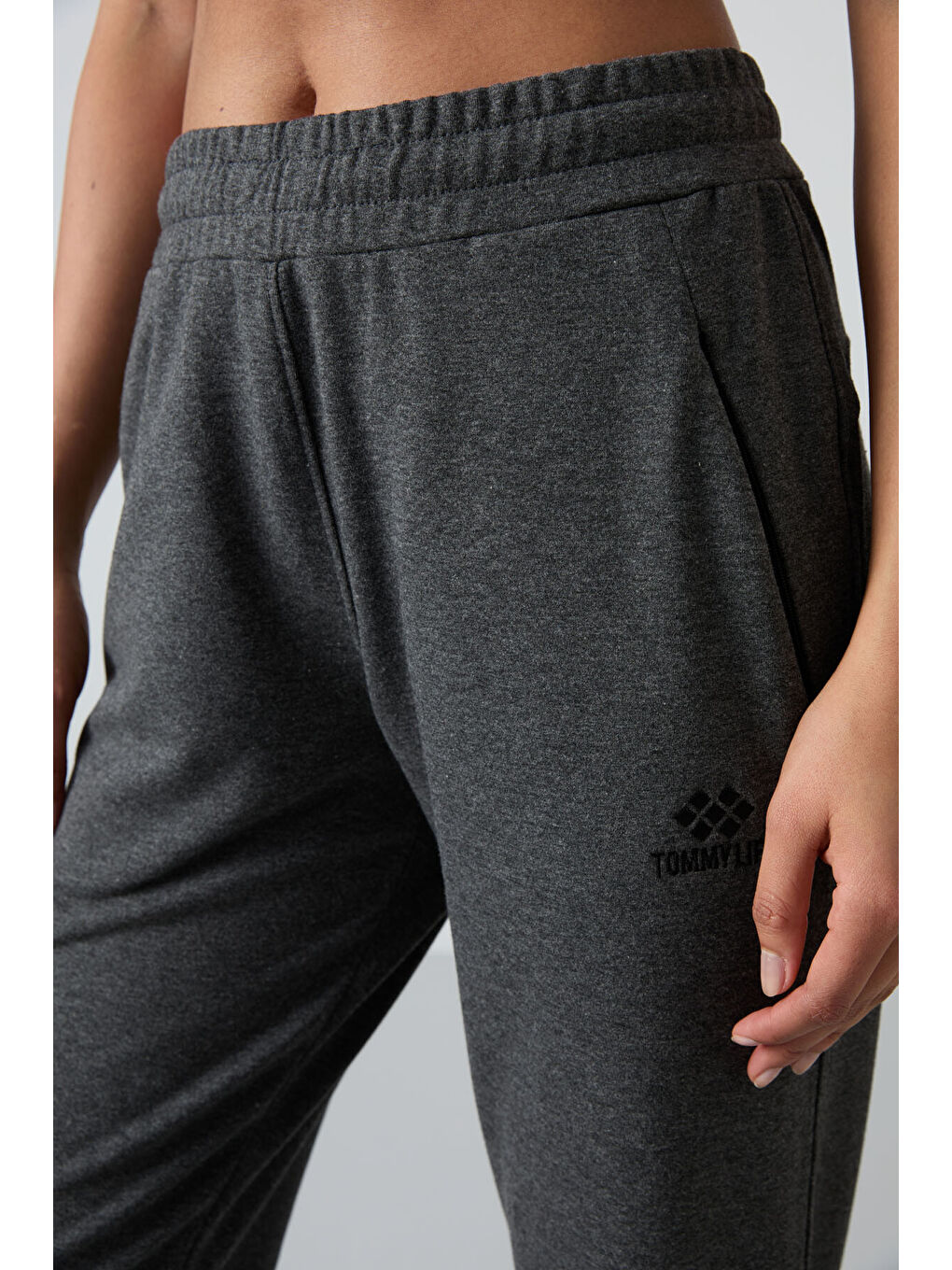 Antrasit Gizli Fermuar Cepli Rahat Form Klasik Paça Kadın Eşofman Alt - 94148-2