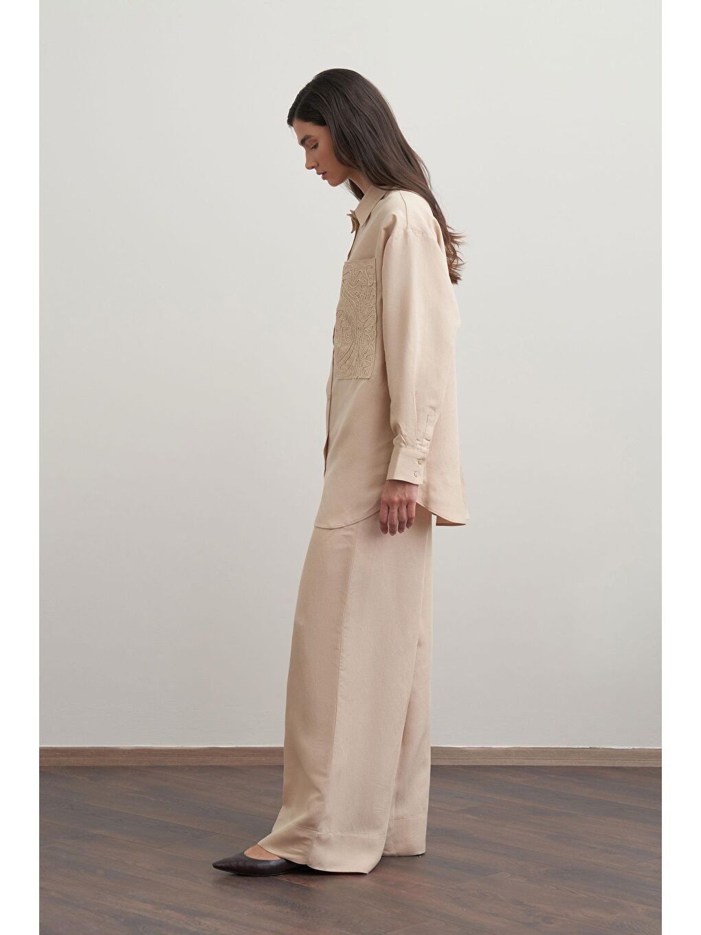 Bej-Nakış Detaylı Keten Pantolonlu Takım-1