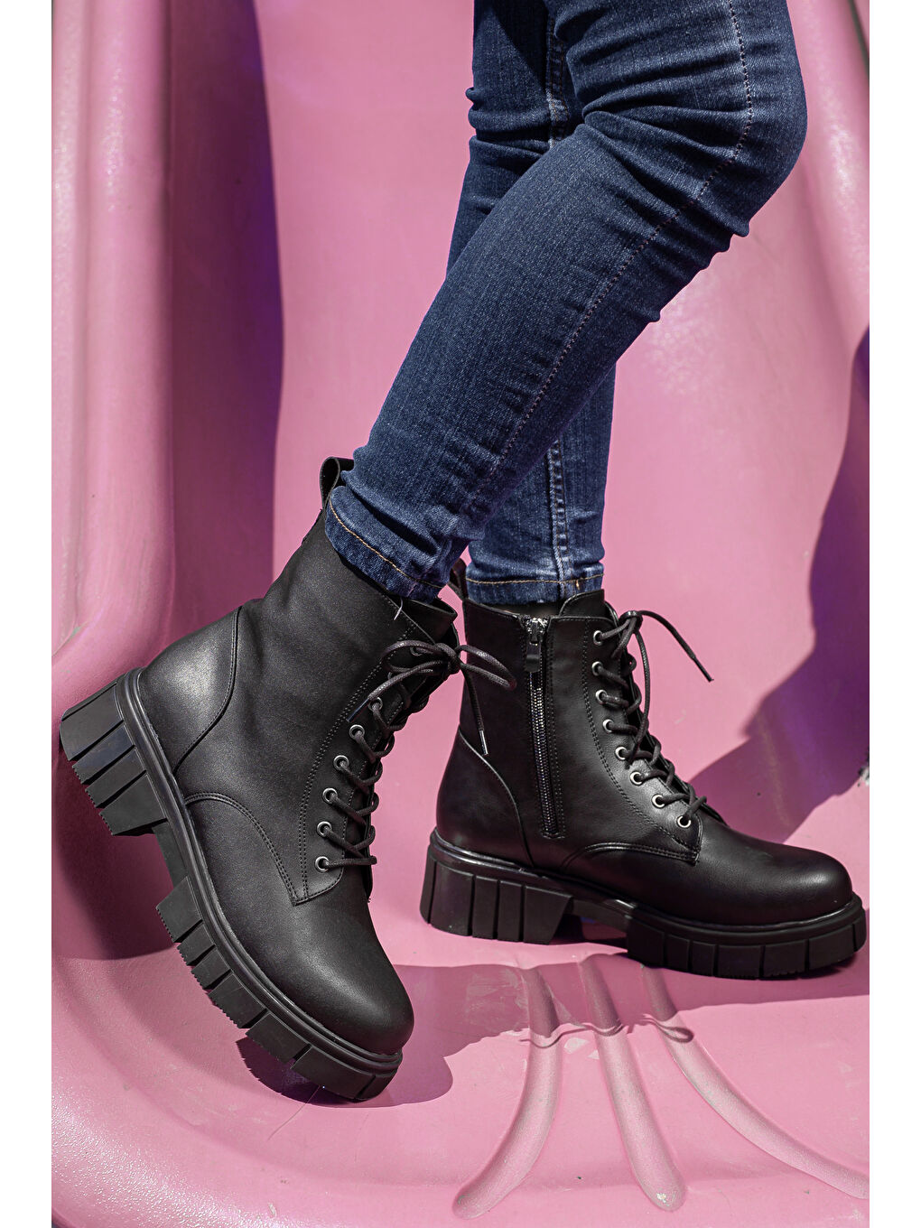 Siyah D099 Kadın Postal Bot & Bootie-1