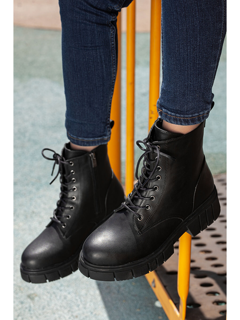 Siyah D099 Kadın Postal Bot & Bootie-5