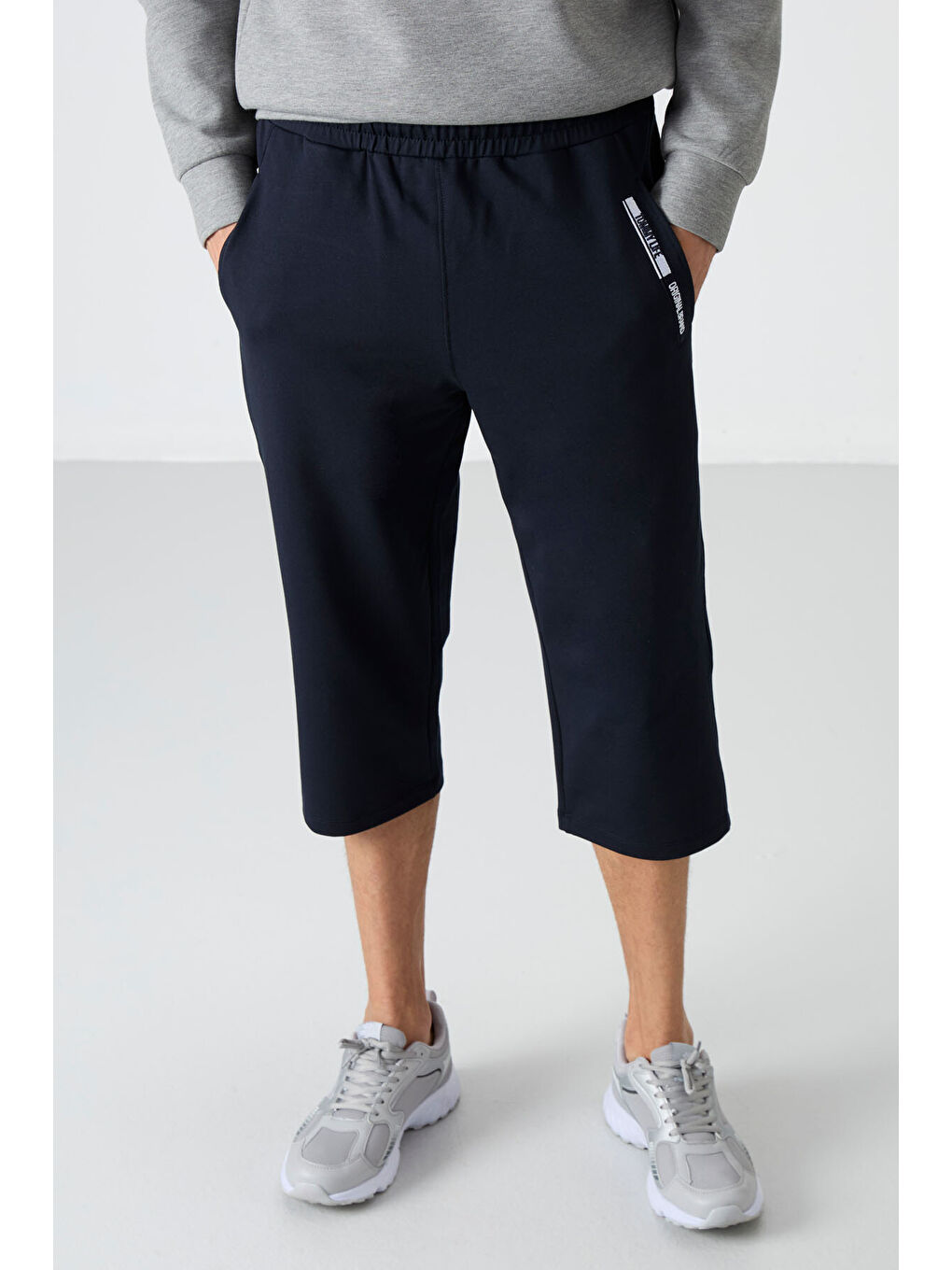 Lacivert Ön Cep Detaylı Standart Kalıp Klasik Paça Erkek Kapri - 83092-1