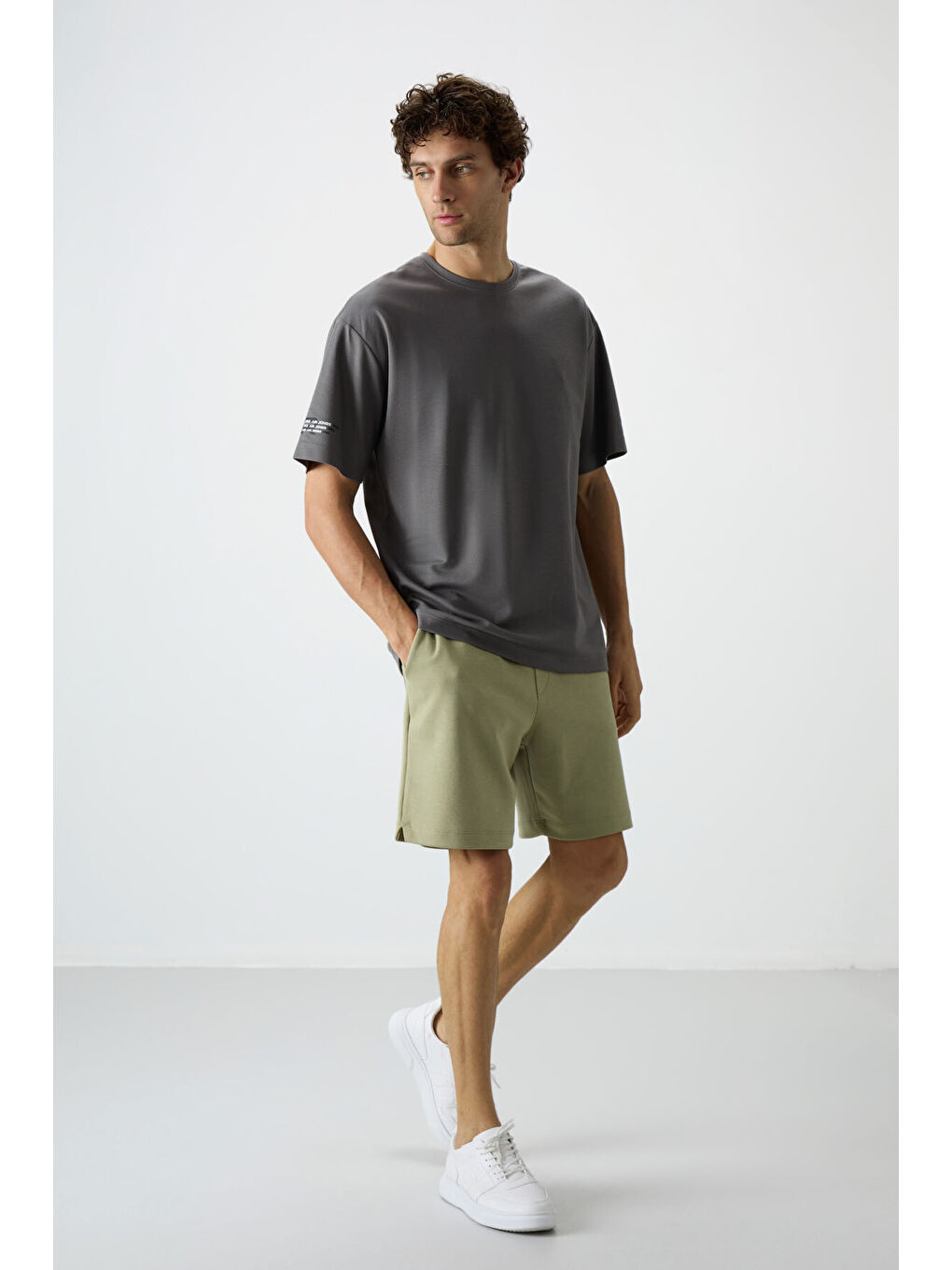 Koyu Gri Pamuklu Kalın Yüzeyi Dokulu  Fit  Baskılı Erkek Tişört - 88369-2