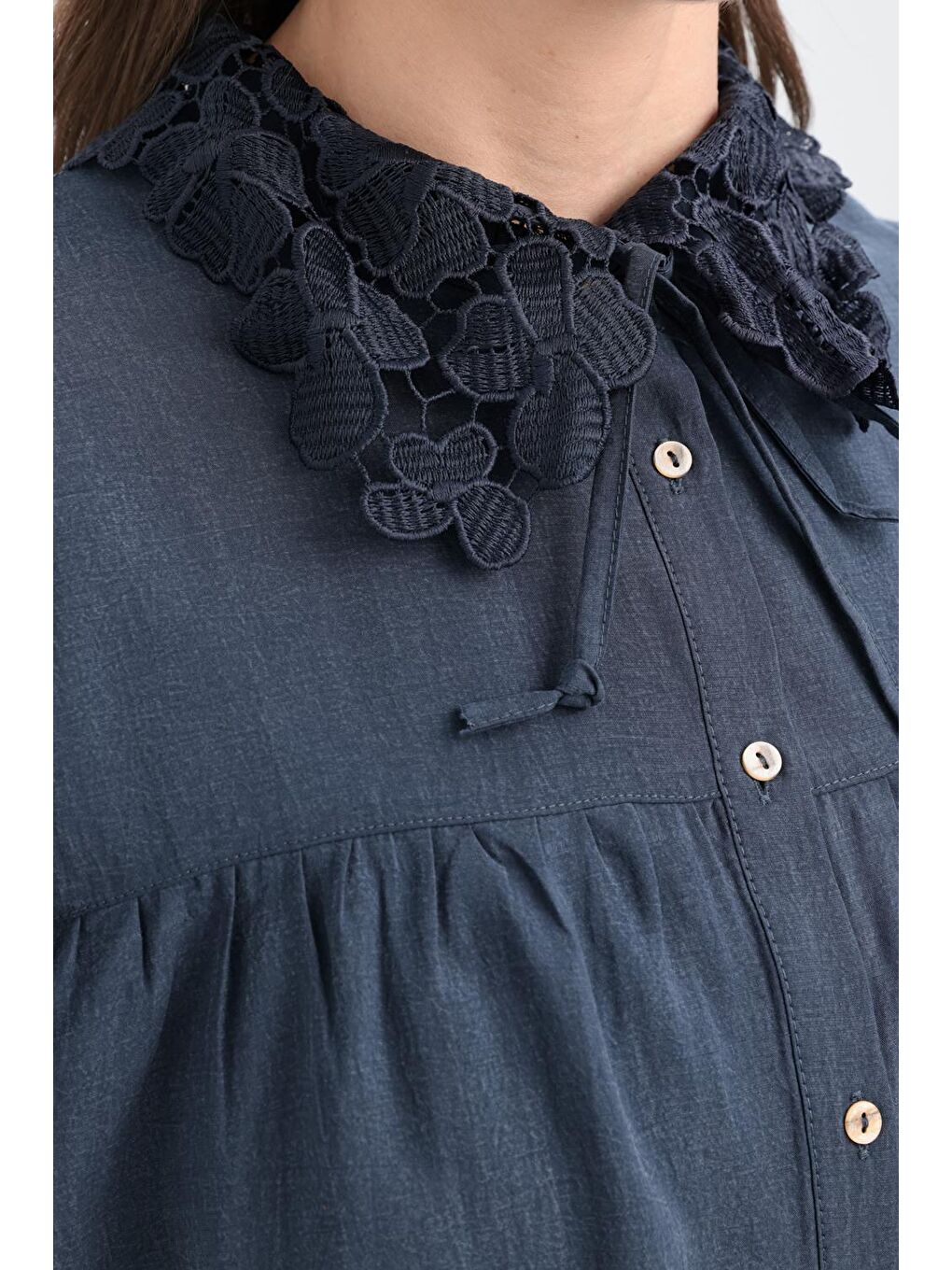 İndigo-Fisto Yaka Detaylı Büzgülü Gömlek-5