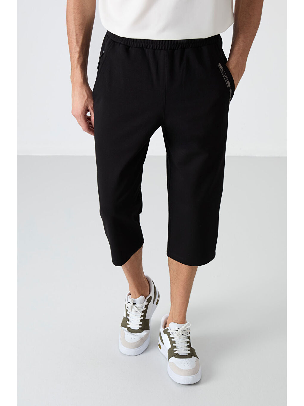 Siyah Ön Cep Detaylı Standart Kalıp Klasik Paça Erkek Kapri - 83092-1