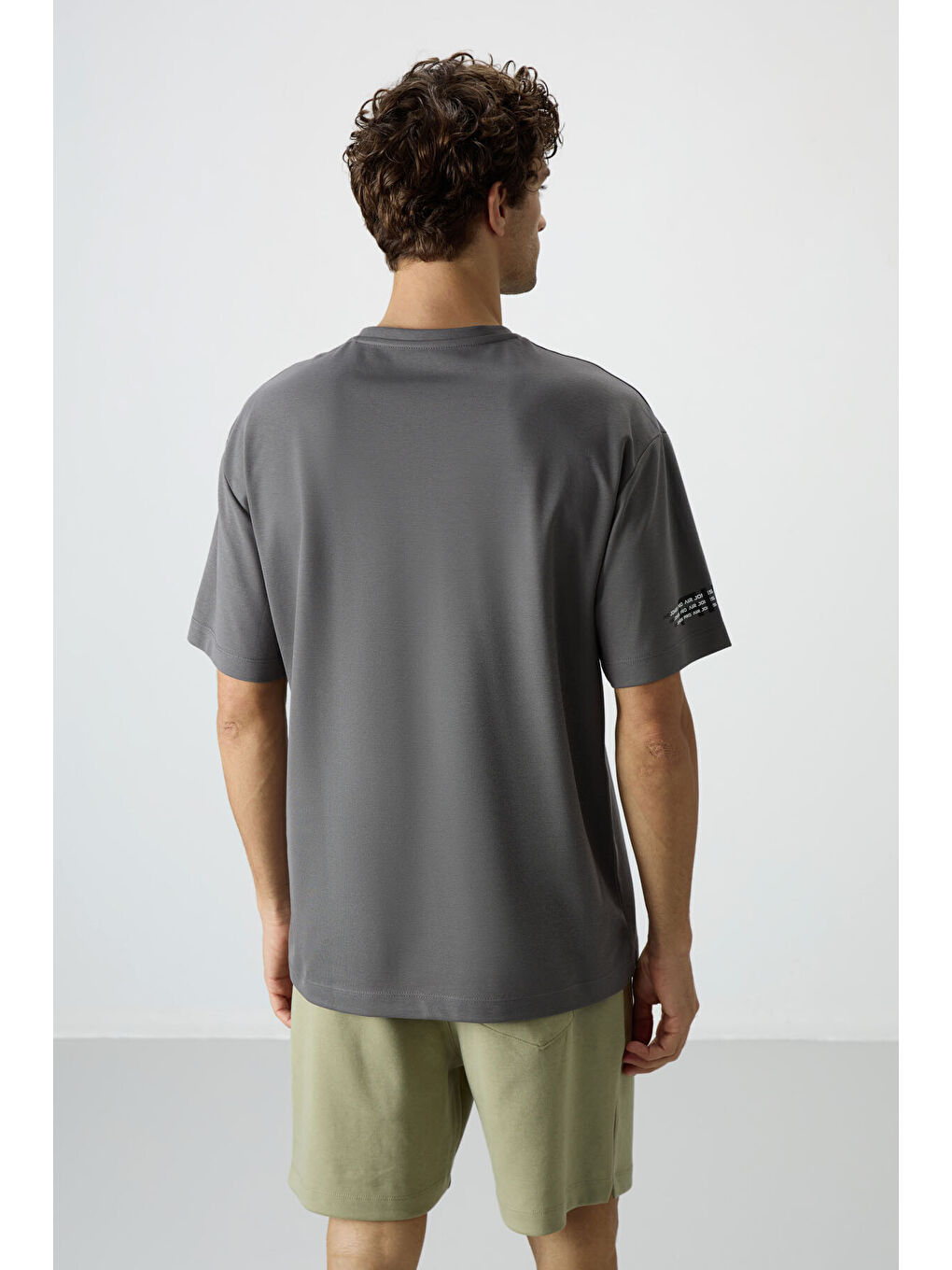 Koyu Gri Pamuklu Kalın Yüzeyi Dokulu  Fit  Baskılı Erkek Tişört - 88369-4