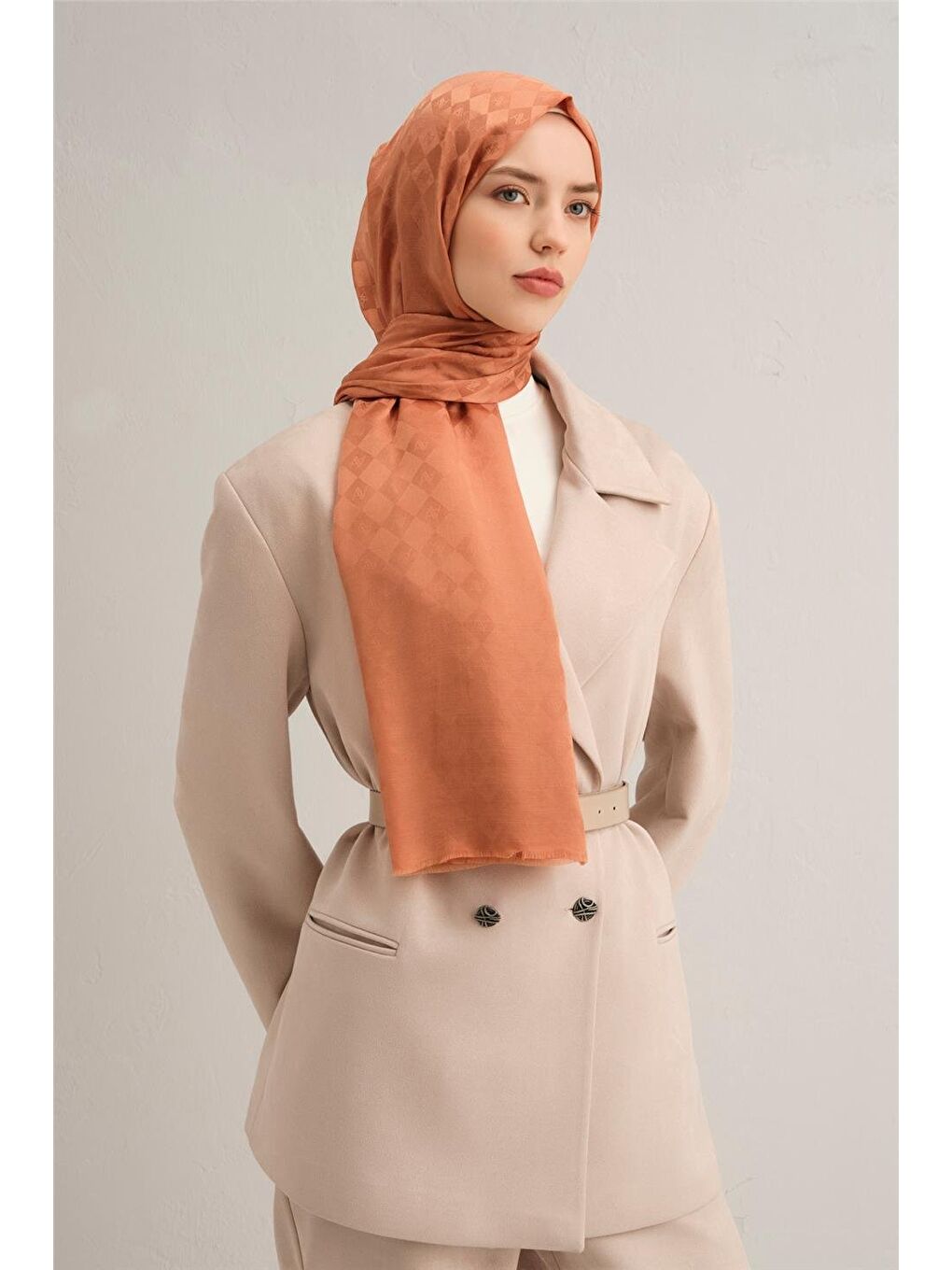 Turuncu Jakarlı İpek Pamuk Kare Monogram Şal 10075-1