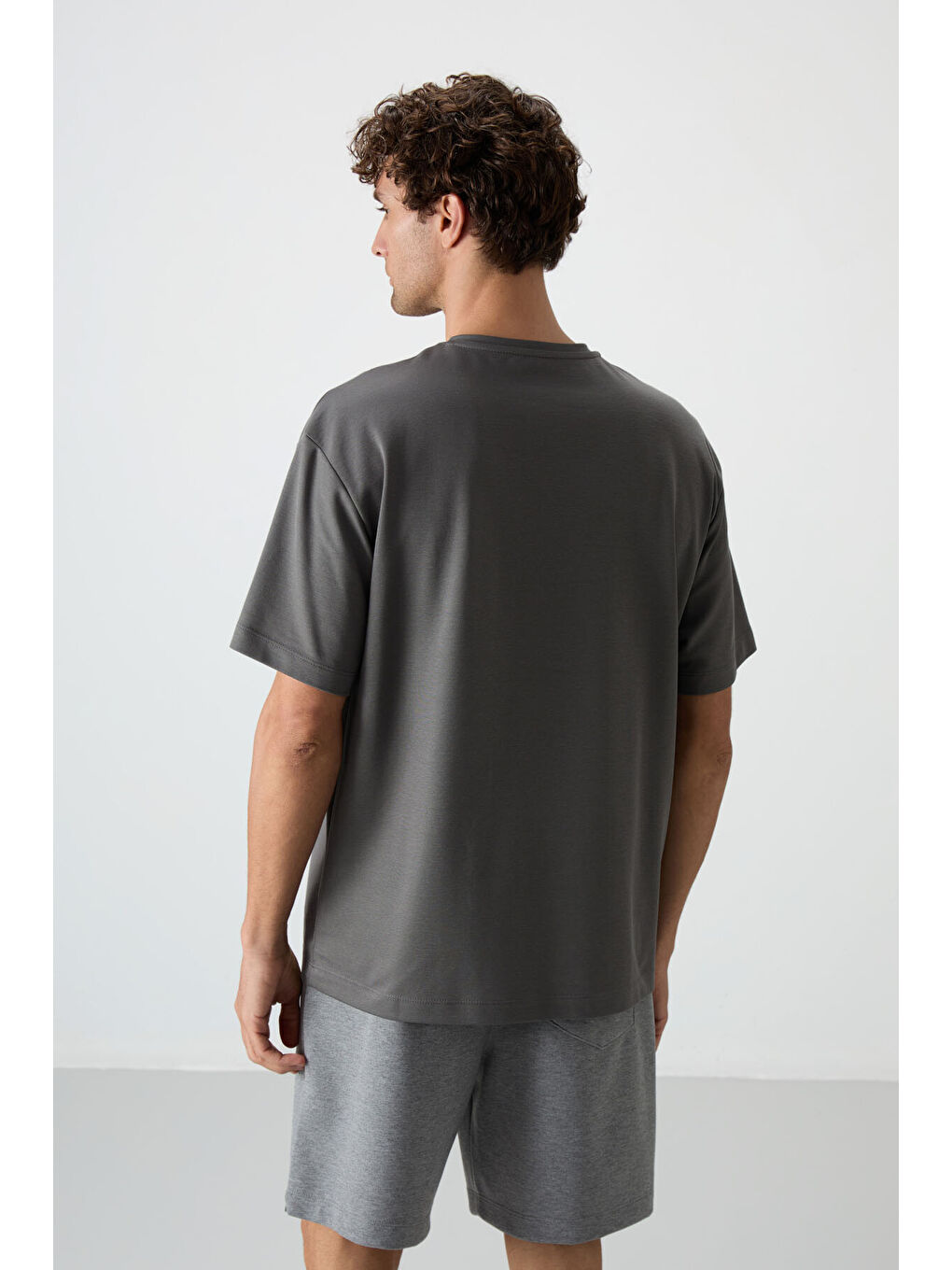 Koyu Gri Pamuklu Kalın Yüzeyi Dokulu  Fit  Baskılı Erkek Tişört - 88364-4