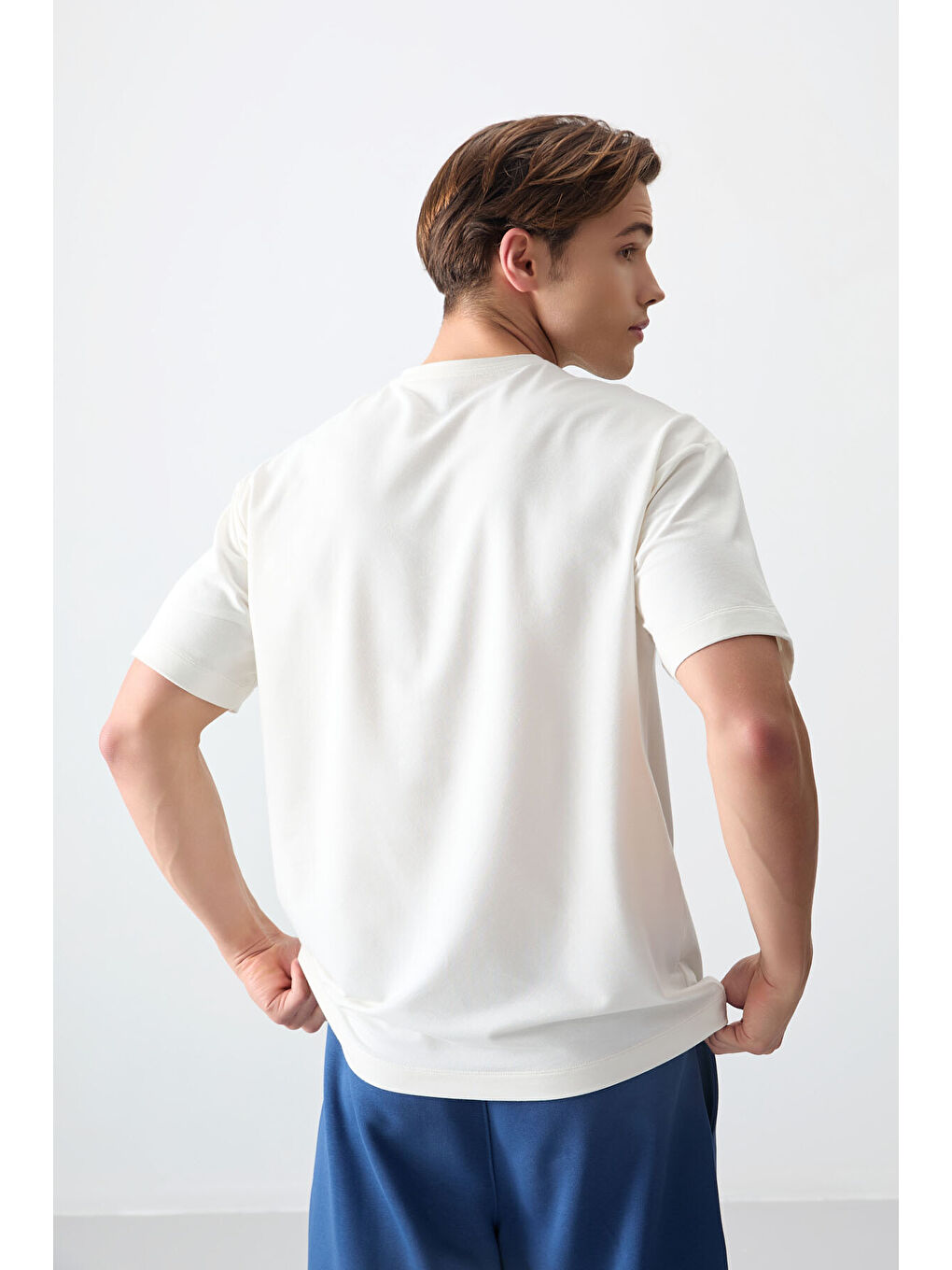 Ekru Pamuklu Kalın Yumuşak Dokulu Oversize Fit Baskılı Erkek Tişört - 88373-4