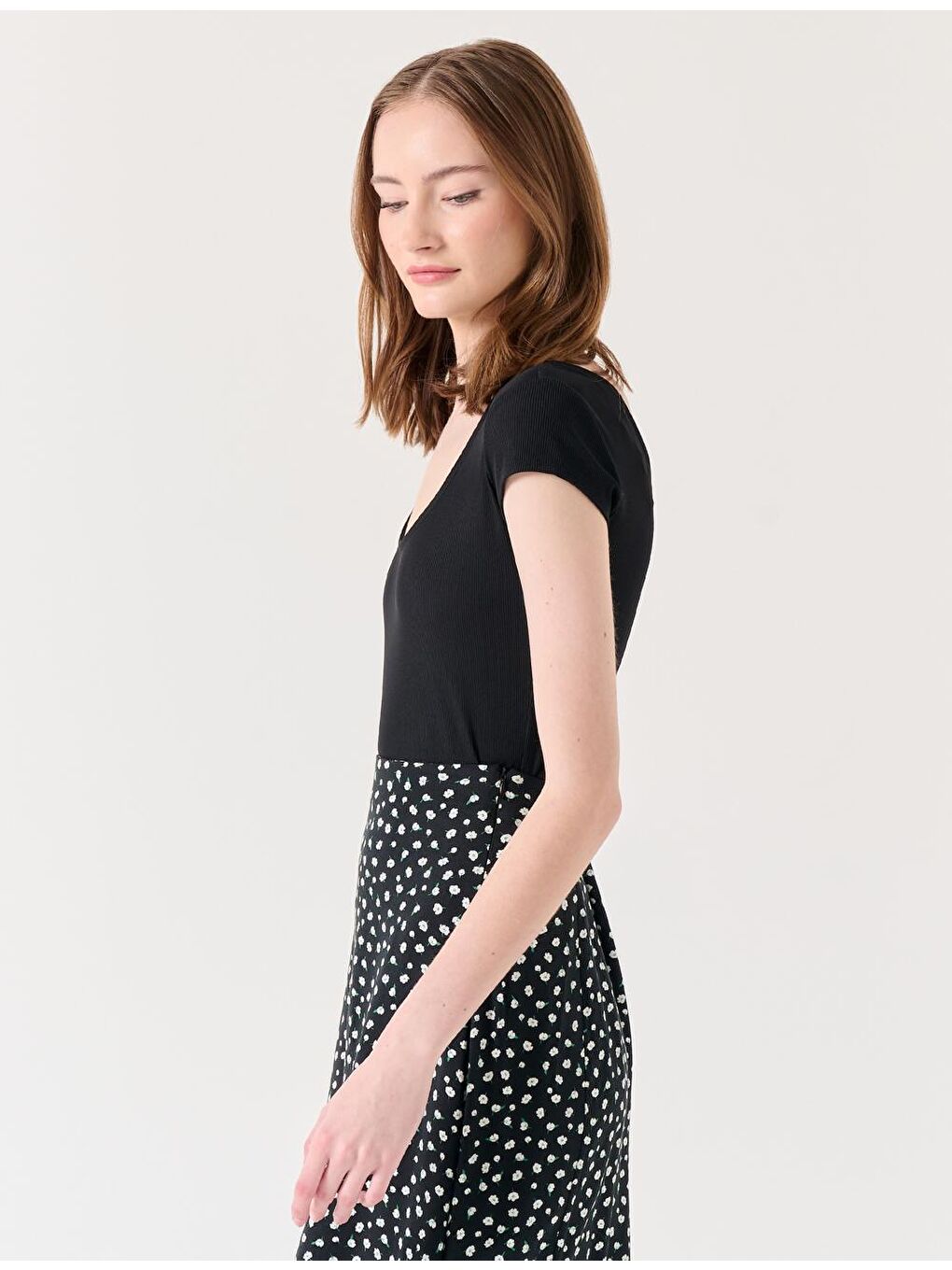 Siyah Dar Kesim Kısa Kollu U Yaka Basic Bluz-2