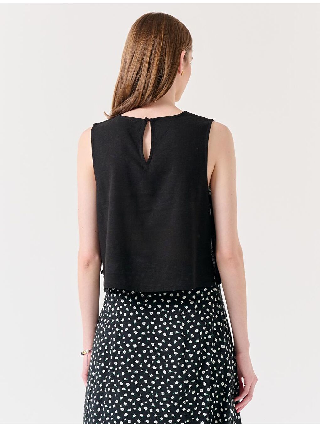 Siyah Bol Kesim Bisiklet Yaka Kolsuz Keten Bluz-3