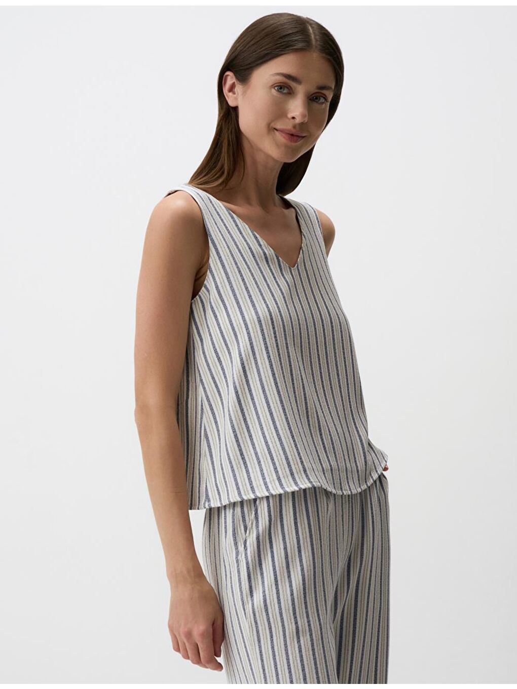 Karışık V Yaka Kolsuz Çizgili Bluz-3