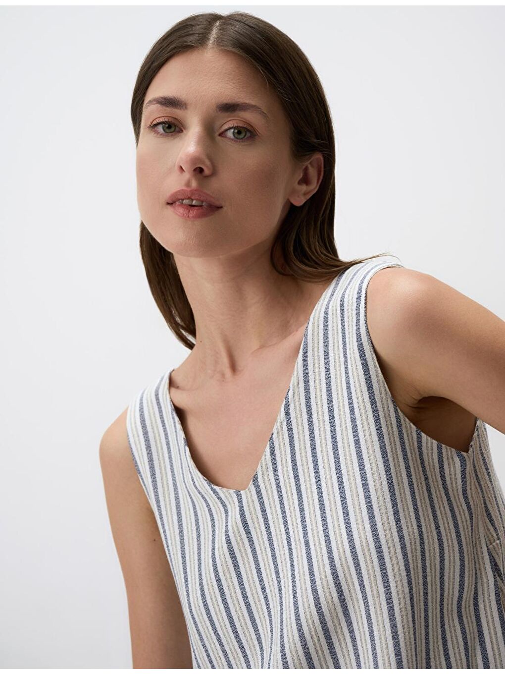 Karışık V Yaka Kolsuz Çizgili Bluz-4