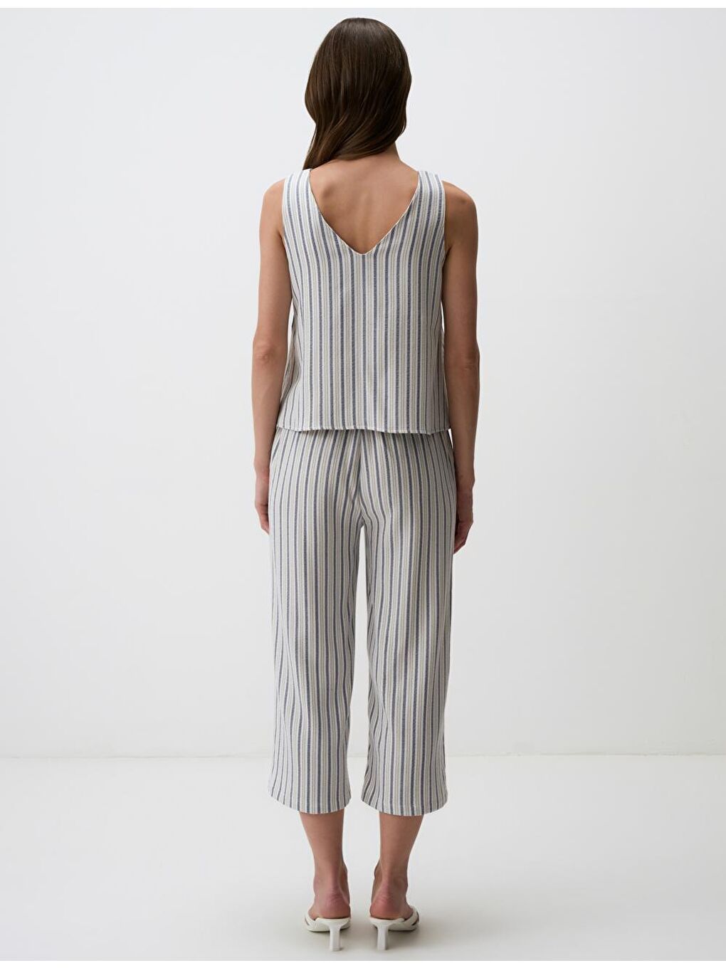 Karışık V Yaka Kolsuz Çizgili Bluz-5