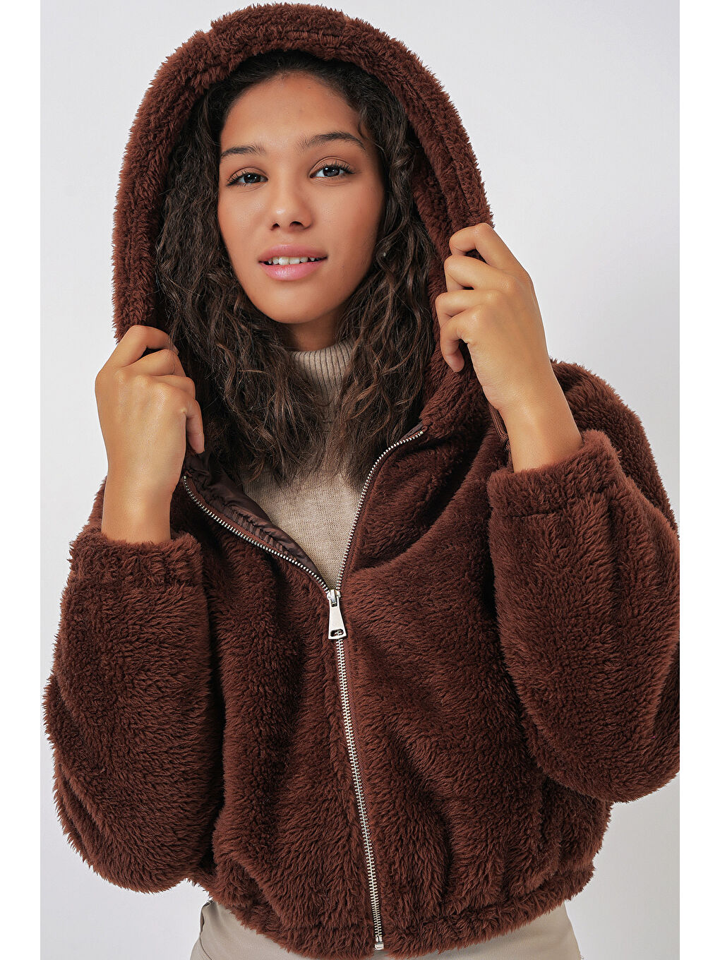 5193 Kapüşonlu Pelüş Crop Ceket   Kahverengi-1