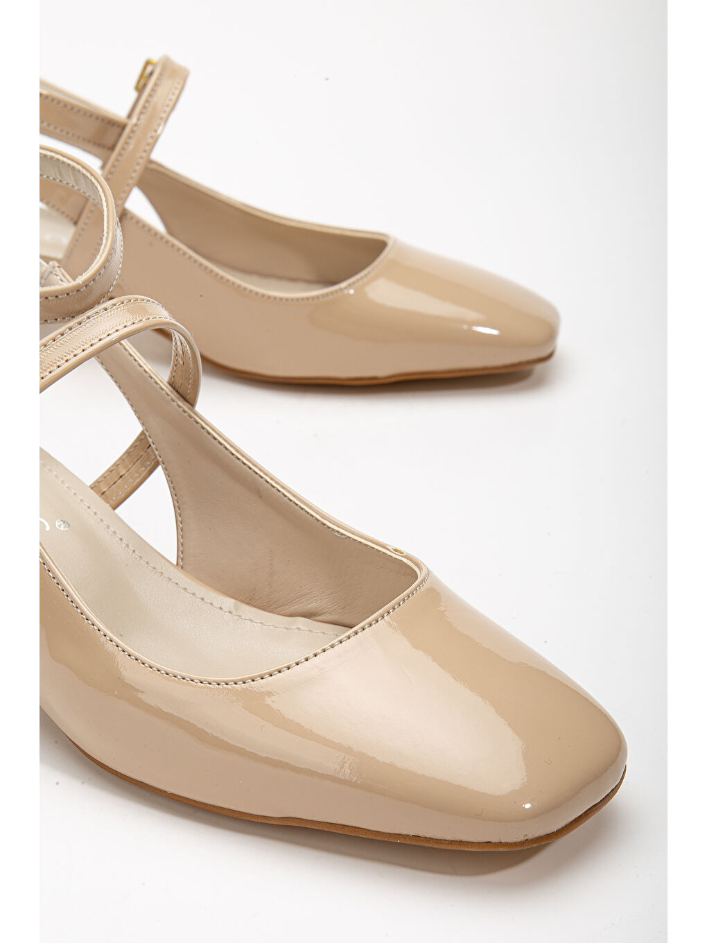 Bej D0351 Kadın Arkası Açık Kare Burunlu Baretli Düşük Klasik Topuklu Ayakkabı-9