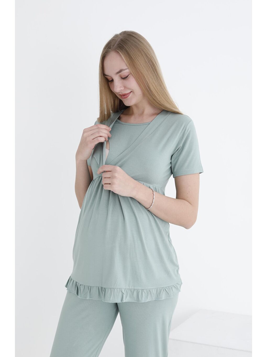 Yeşil Sabahlıklı Fırfır Detaylı Kısa Kol Emzirmeye Uygun Hamile ve Lohusa Pijama Takımı-5